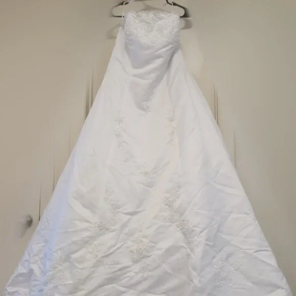 Michelangelo Dresses Michelangelo T8274 Wedding Dress Size